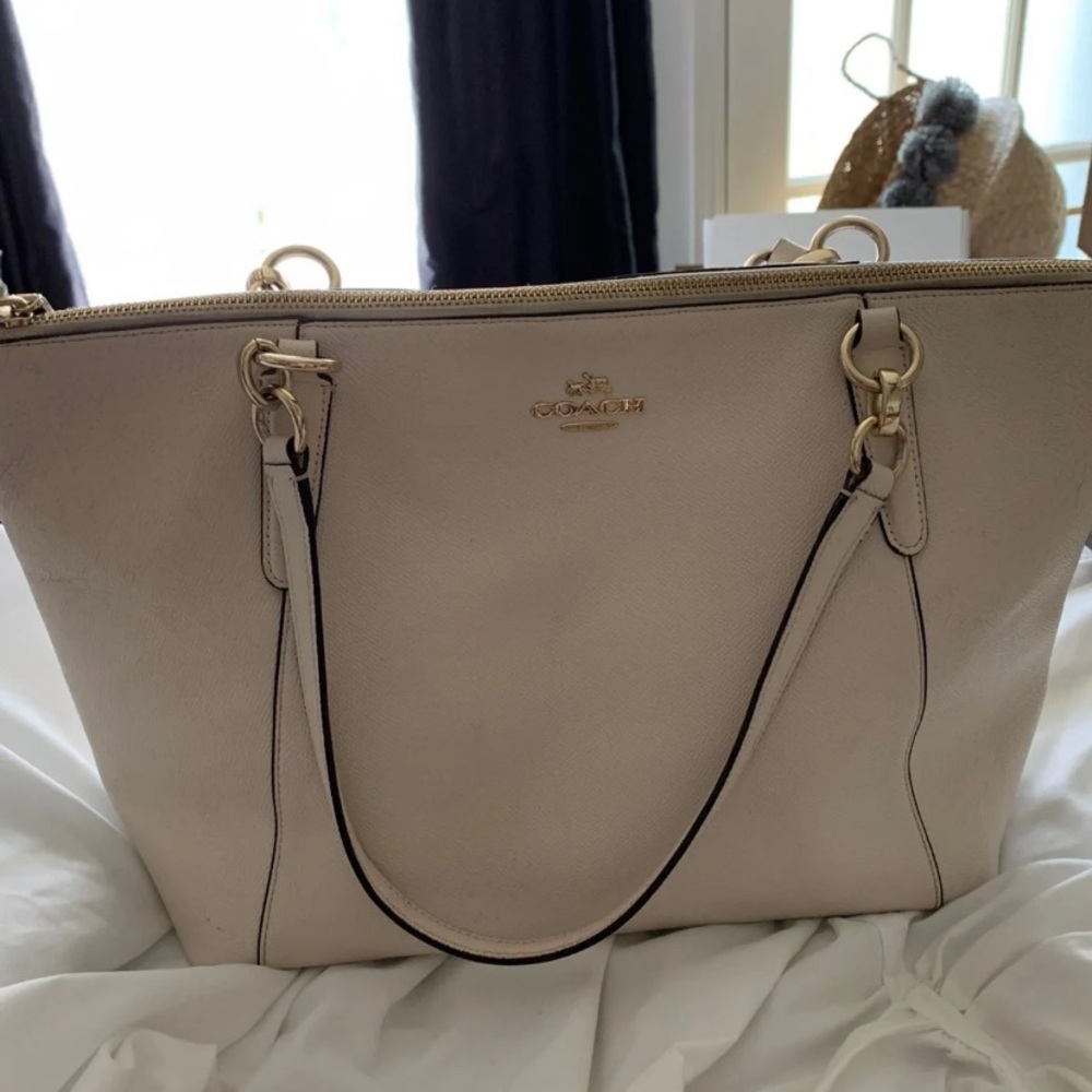 💗SALE💗coach pebble leather kelsey satchel white